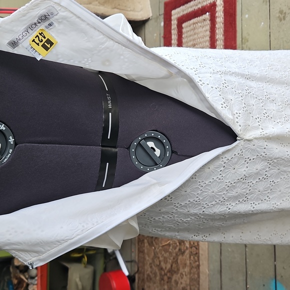 Maggy London White Lace Midi Dress - Picture 7 of 8